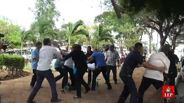 Castristas y disidentes se van a los golpes en Panamá