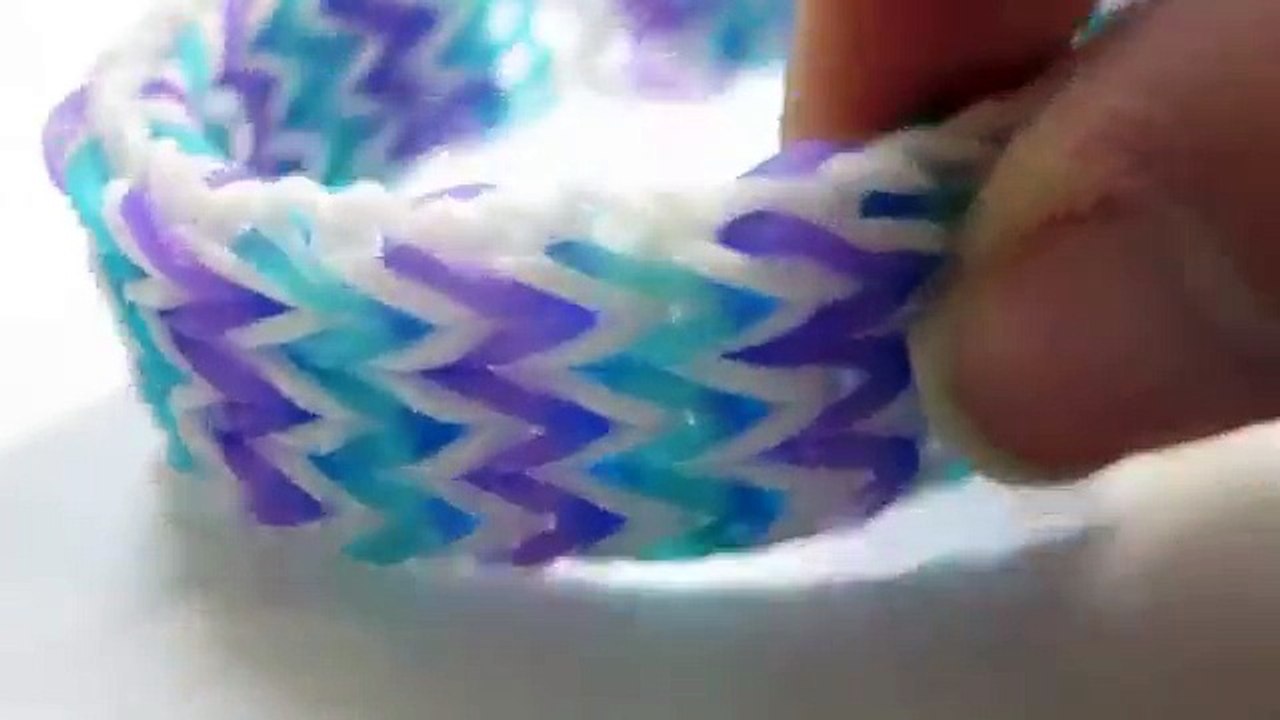 {OLD VIDEO} EASY VERSION (ADVANCED LEVEL) Triple Fishtail Rainbow Loom Bracelet Tutorial