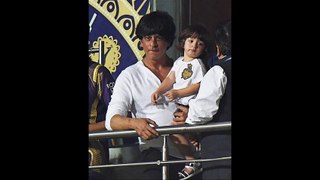 Shahrukh Khan with his son AbRam - KKR vs MI - IPL 2015