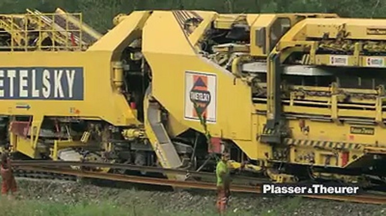 Amazing Machine Building the railway track.