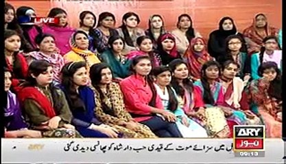 Sanam Showing Ladies Jinki Skin or Bal Saste Make Up or Saloons Ki Wajah Se Jal Gaye