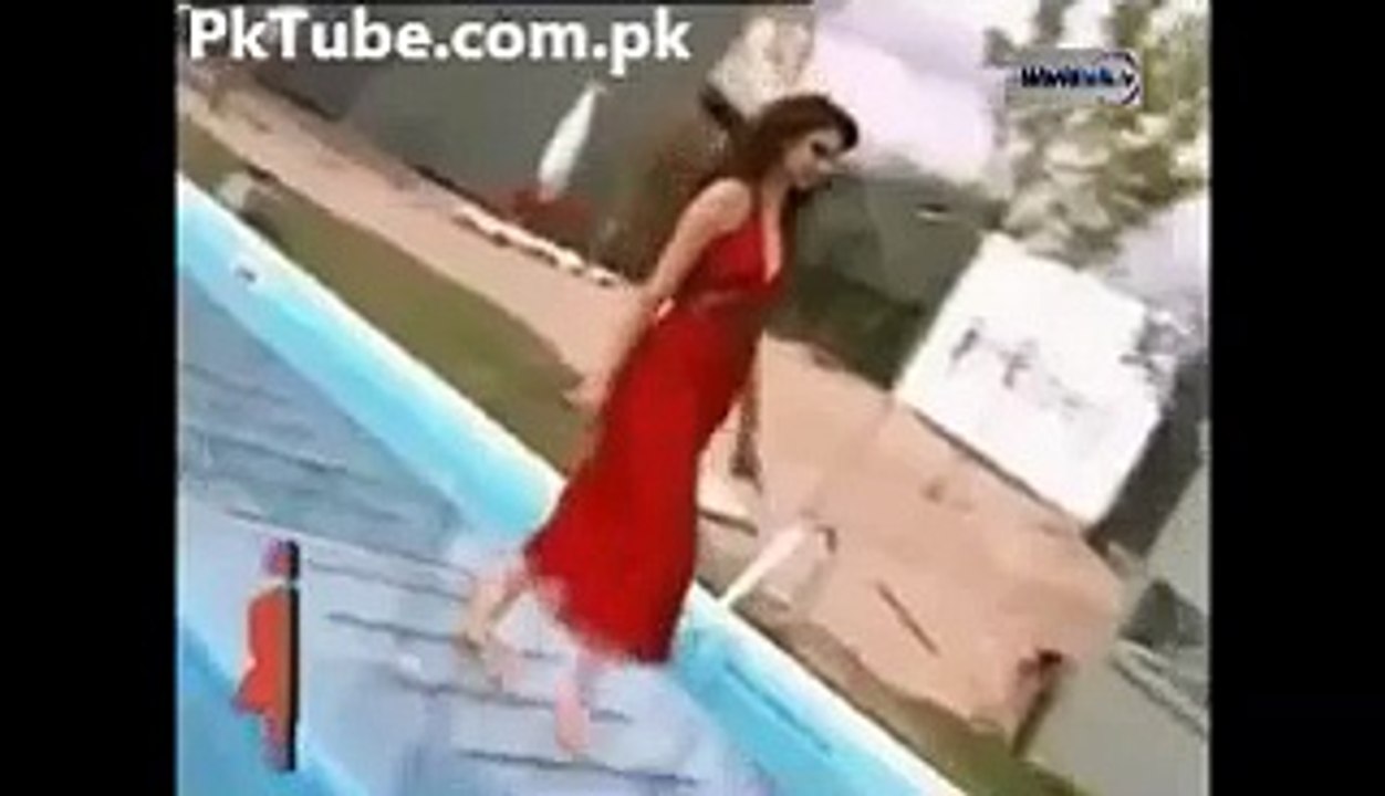 Nobody to Help this Georgous Model
