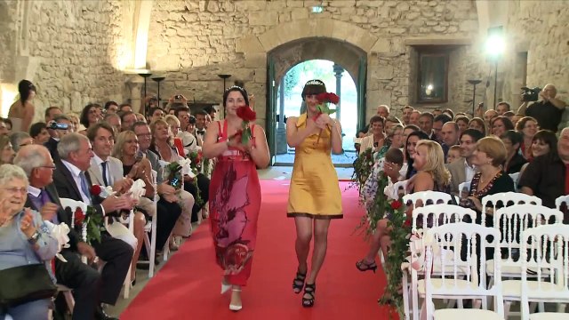 mariage surprise Valy et Seb - Entrée à l'église cérémonie originale