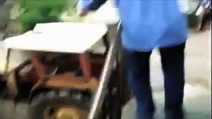 Des vieux se battent à coup de sabre laser ! En mode Star Wars ...