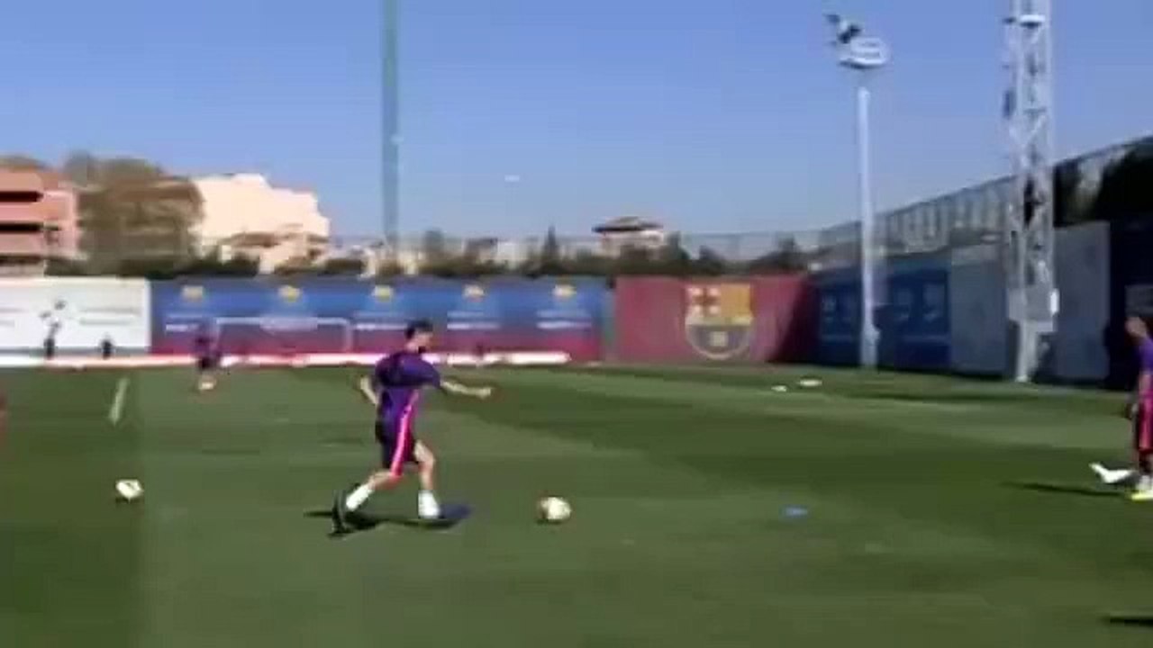 Martin Montoya réussit un panier magnifique à l'entraînement !