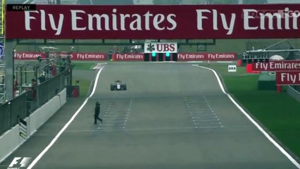 F1 - un spectateur traverse la piste pendant les essais libres