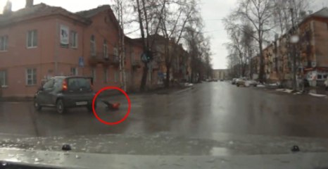 Küçük Çocuk Seyir Halindeki Araçtan Düştü