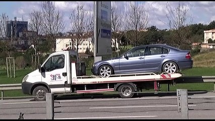 Metrobüsün tekeri fırladı