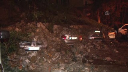 İstinat Duvarı Çöktü, 7 Araç Göçük Altında Kaldı