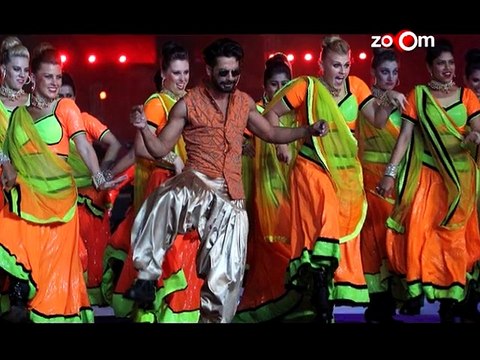 Saif Ali Khan apparently congratulated Shahid Kapoor backstage for his wedding - Bollywood News