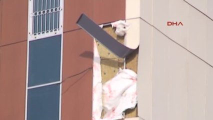 Kars'ta Fırtına Hastanenin Çatısını Uçurdu