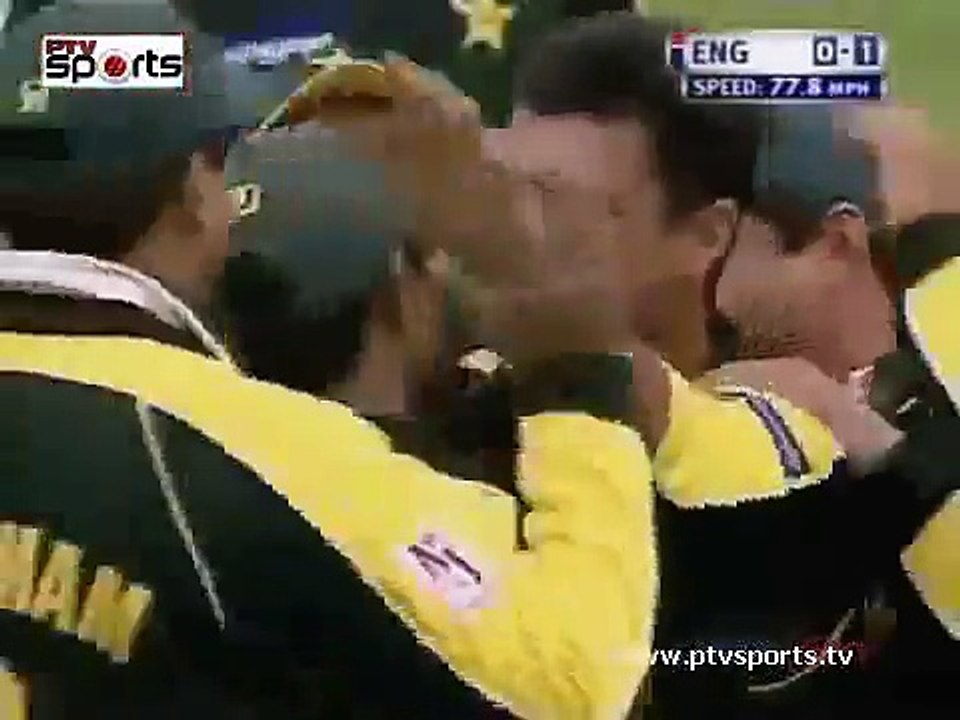 Waqar Younis 7 wickets against England 2001