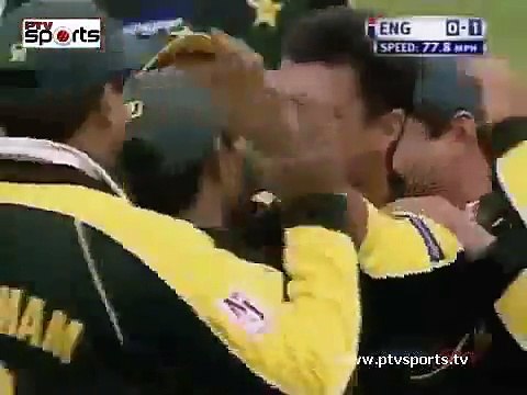 Waqar Younis 7 wickets against England 2001