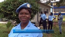 Un femme policière en mission avec les Nations Unies