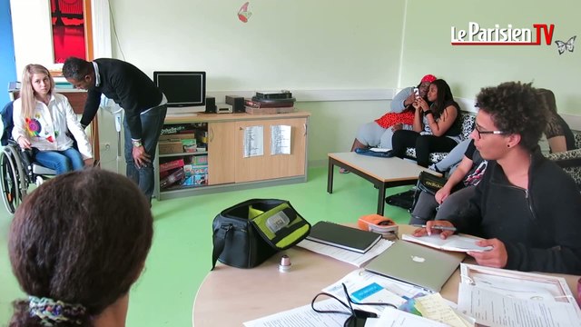 Des ados créent et défilent avec des vêtements adaptés à leur handicap