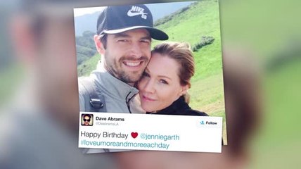 Jennie Garth comprometida con Dave Abrams
