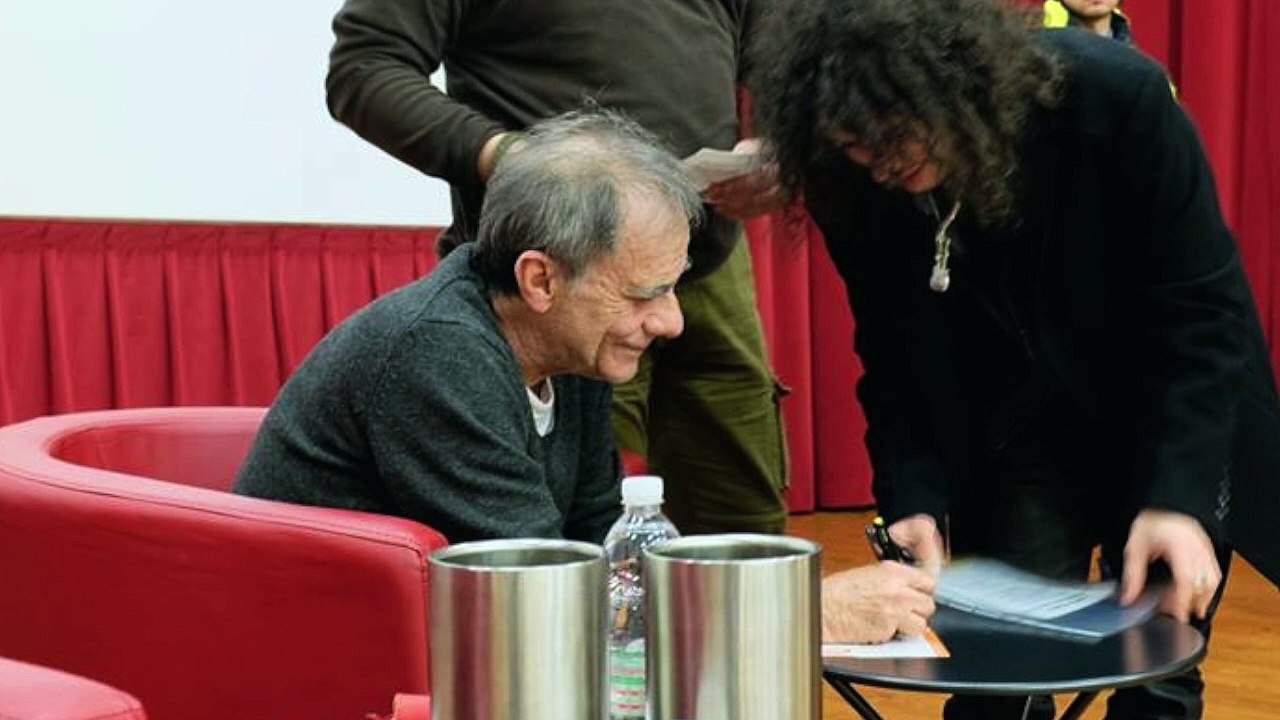 Francesco Zanella Talks To Roberto Vecchioni