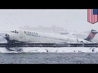 デルタ航空機　NYの空港滑走路外れフェンス衝突