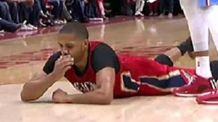 Eric Gordon Faceplants, Loses Front Tooth