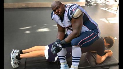 Tom Brady Planks with 325-Pound Defensive Tackle on His Back
