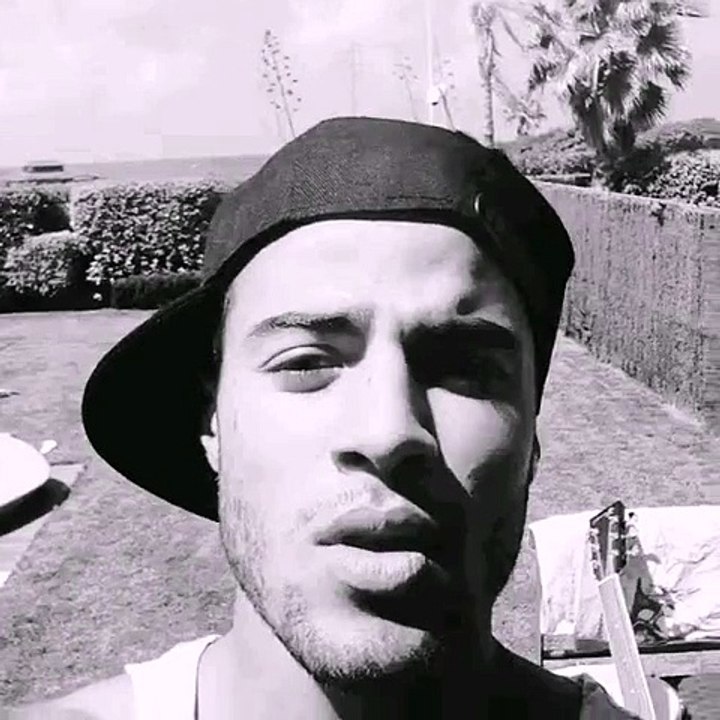 Rafinha singing
