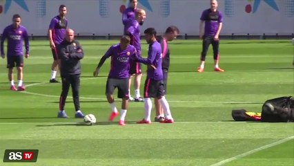 Entre 'tapas', Neymar e Rafinha se divertem em treino do Barcelona