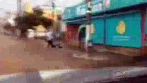 Motorcyclist narrowly escapes being swallowed into manhole-copypasteads.com