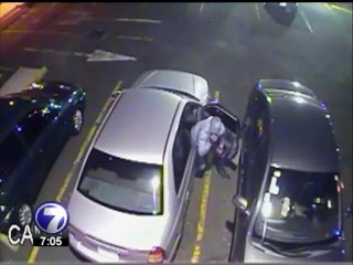 Cámara de seguridad dejó al descubierto la nueva forma de tachar vehículos