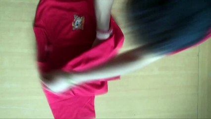 How to fold a T-shirt in 5 Seconds - Tip of The Day in Hindi