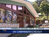 La “mamá” de los Scouts de Costa Rica los chinea en campamentos a través de su cuchara