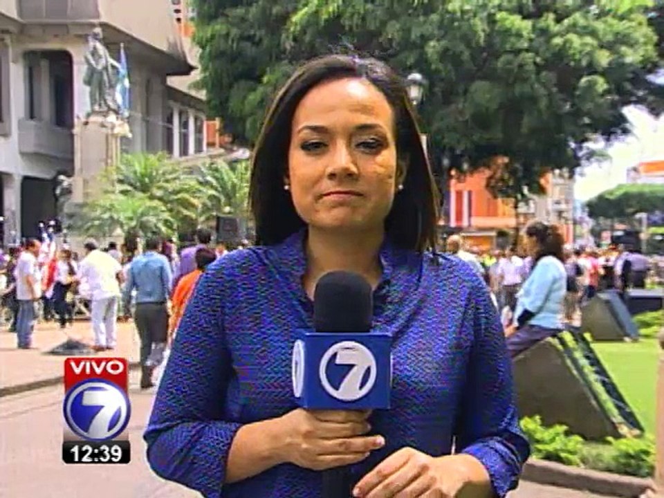 Presidente, familiares y estudiantes rindieron homenaje a Juan Rafael Mora Porras