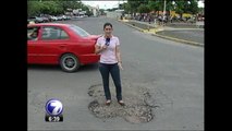 Taxistas y transportistas sufren a diario el deterioro de las calles liberianas