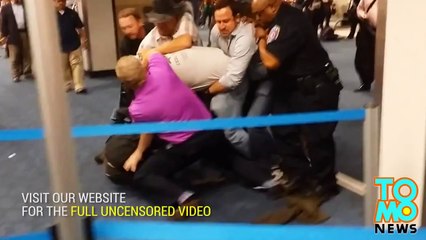 شخص حاقد يهجم على مثلي يرتدي قميصاً زهرياً