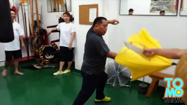 تعليم تقنيات استخدام الشمسية في الدفاع عن النفس في هونغ كونغ