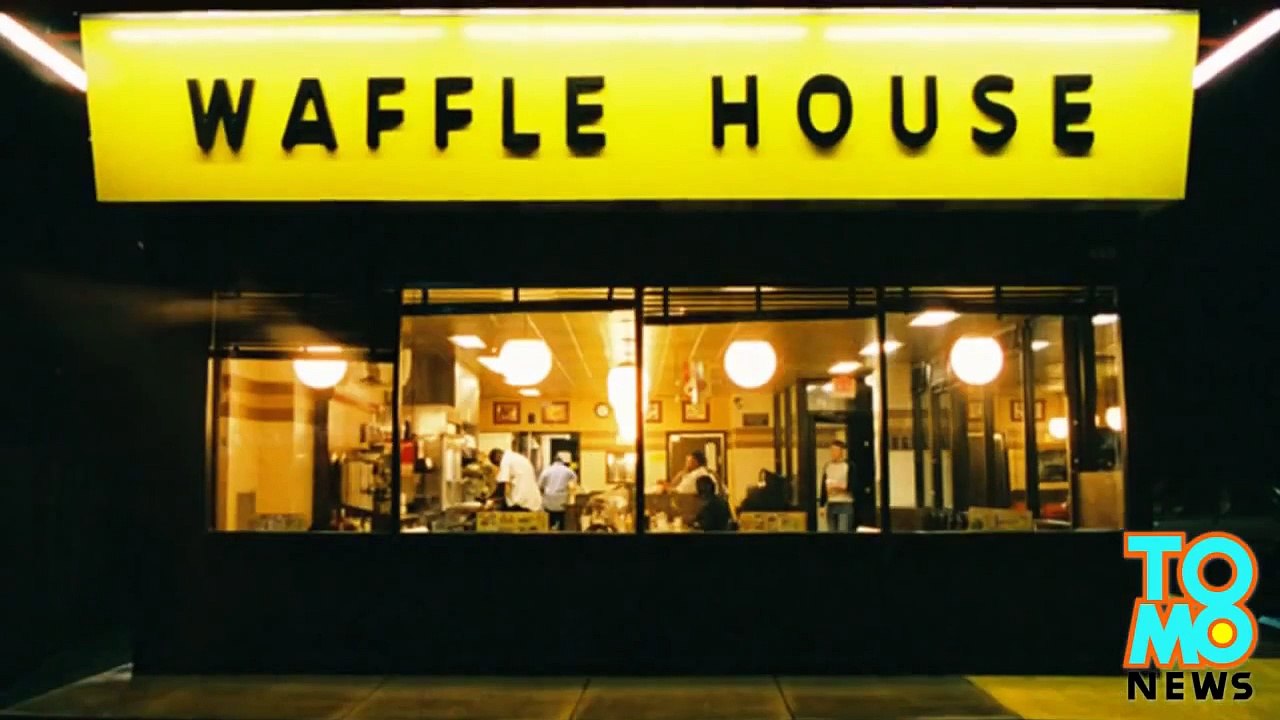 جندي سابق شارك في حرب العراق يتعرض للضرب من عصابة في وافل هاوس انتقاماً لأحداث فيرغسون