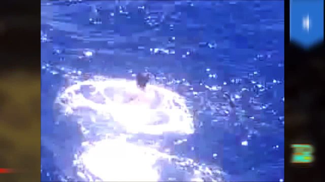 فيديو يظهر قراصنة صوماليين يتعرضون لإطلاق النار من قبل صياد بعد محاولة سطو فاشلة