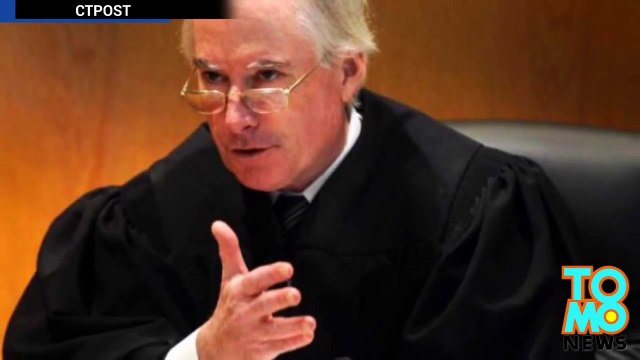 فساد الشرطة وفيديو يظهر شرطياً يسرق من ضحية تعرضت لحادث سير