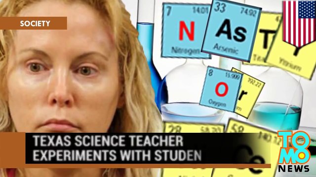 استاذ علوم في مدرسة إعدادية وكيمياء مع أحد الطلاب