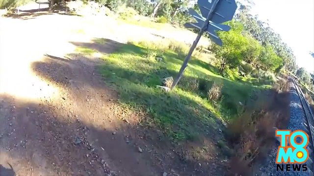 كاميرا معلقة على خوذة الدراج تسجل السرقة المسلحة الذي تعرض لها