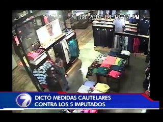 Juez dejó en libertad a 5 miembros de banda acusada de robar en tiendas