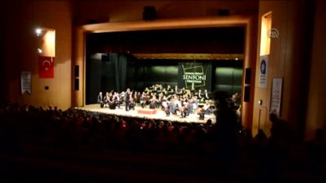 Ünlü Şef Prabava, Orkestra Yönetti