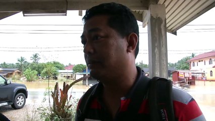 Malaysia floods_ Residents take matters in their own hands