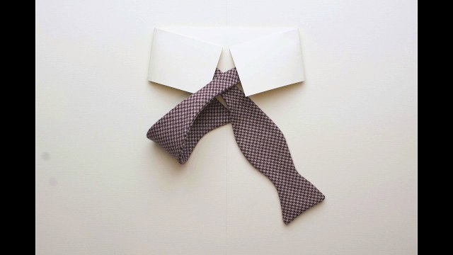 Tying a traditional nœud papillon (French for 'bow tie') | Zutiste Paris, 1871