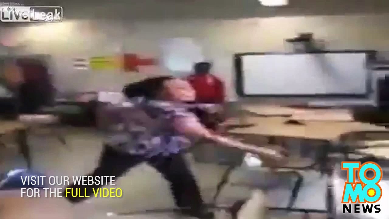 معلّمة من ديترويت تطرد من عملها بعد تفريقها شجاراً بمكنسة