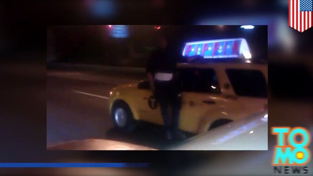 سارق سيارات مجنون من بونكس يتعلق بسيارة أجرة بسرعة 100 كيلومتر بالساعة