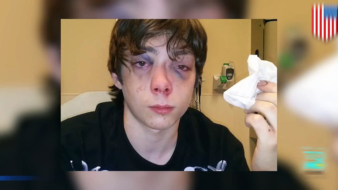 تسجيل مصور يظهر طالياً يضرب طالباً آخر