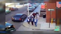 هجوم عشوائي سجلته كاميرا يظهر فتياناً من فيلادلفيا يرشقون القرميد على طالب في جامعة تيمبل