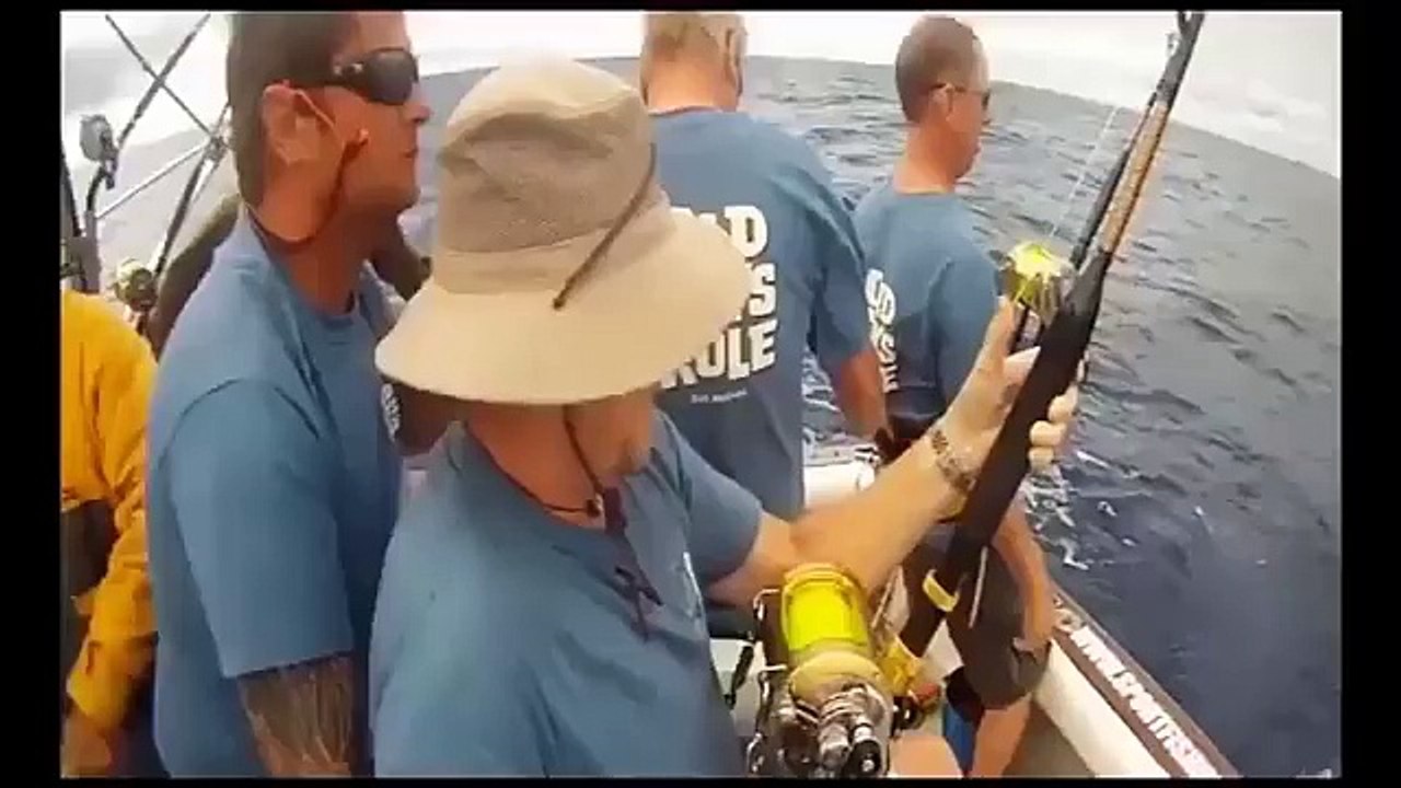 Battle fishing with fish tuna violent