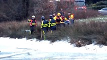 Masale brandweer inzet voor een persoon door het ijs gezakt   Zoektocht in het ijs in Oisterwijk(HD)