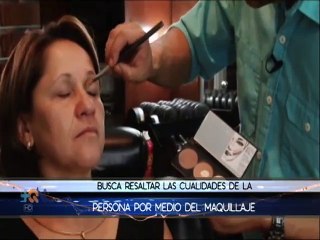 Angel Rafael lleva el maquillaje al rostro más humano